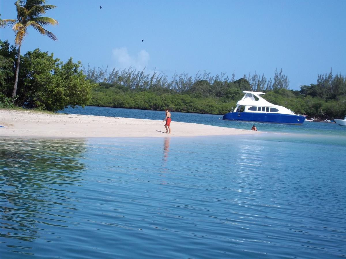 Отель Buccoo Reef View Экстерьер фото